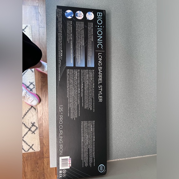 Bio Ionic long barrel 1.25 inch curling iron - Picture 6 of 6